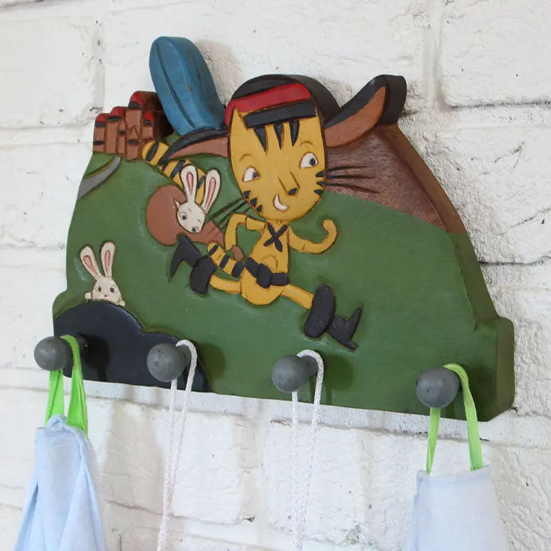 Cat-Shaped Wooden Wall Hooks – Decorative Clothes Hanger With Robin Hood Inspired Design 1