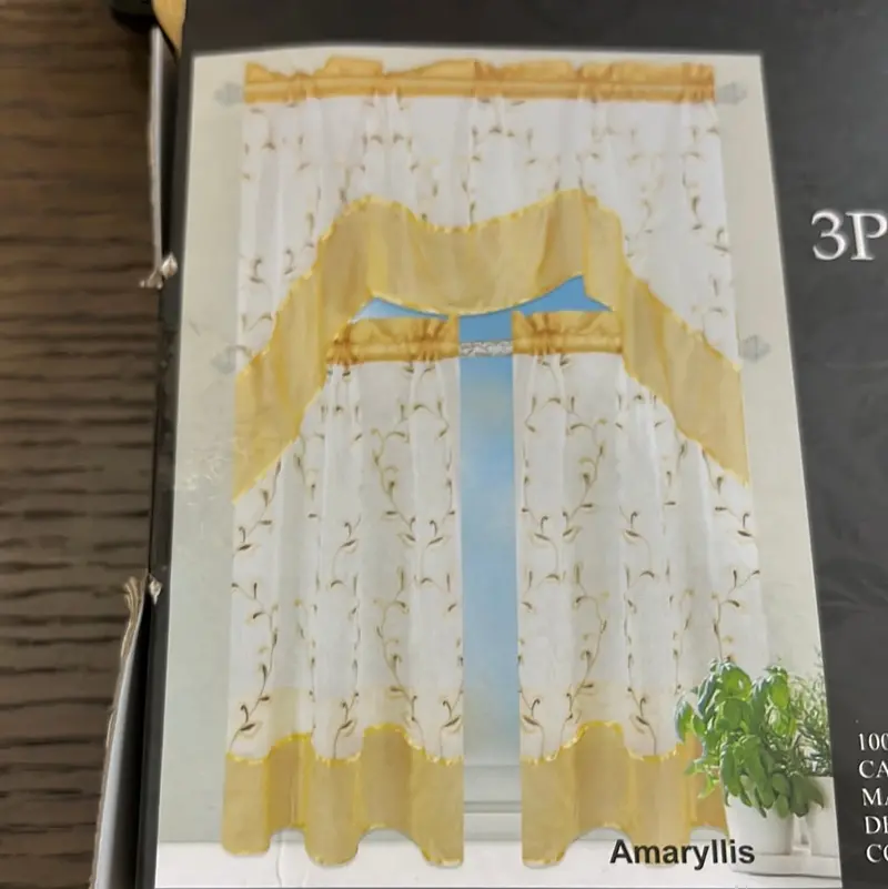 Coordinating 3-Piece Kitchen Window Curtain Set 1